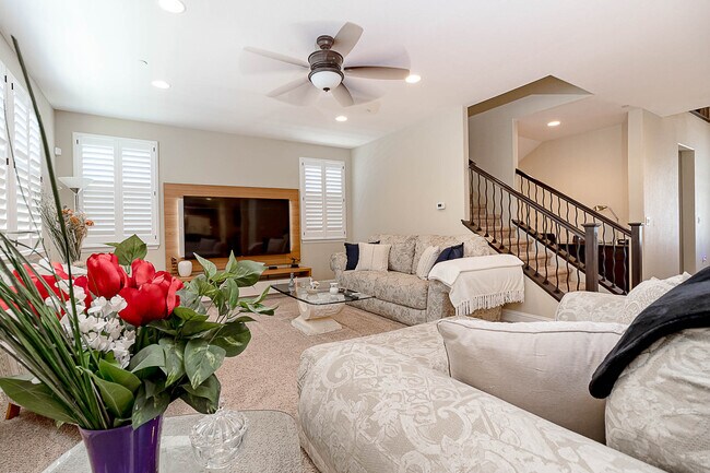 Building Photo - 582 Pasture Ave