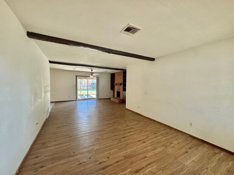 Building Photo - 1233 Straka Ter