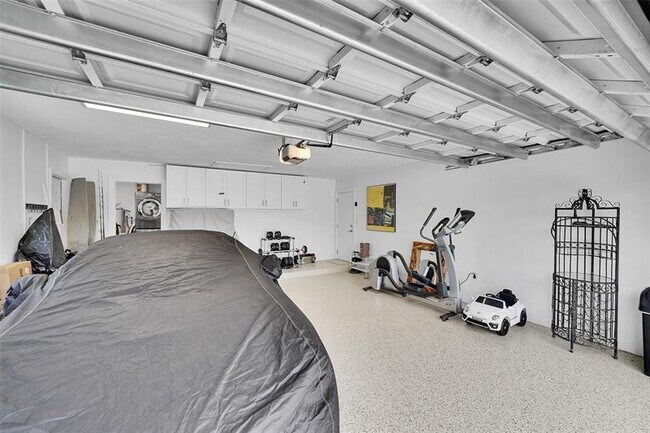 Building Photo - 816 Appleby St