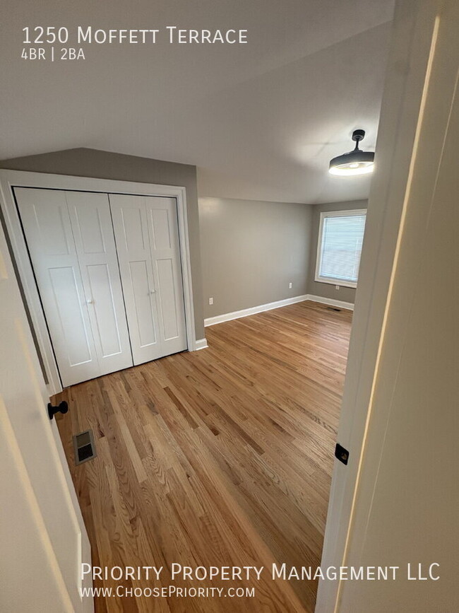 Building Photo - 1250 Moffett Terrace