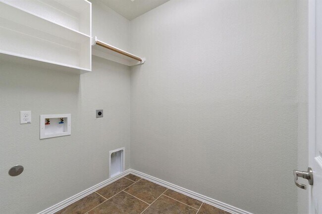 Building Photo - 38 Black Swan Ct