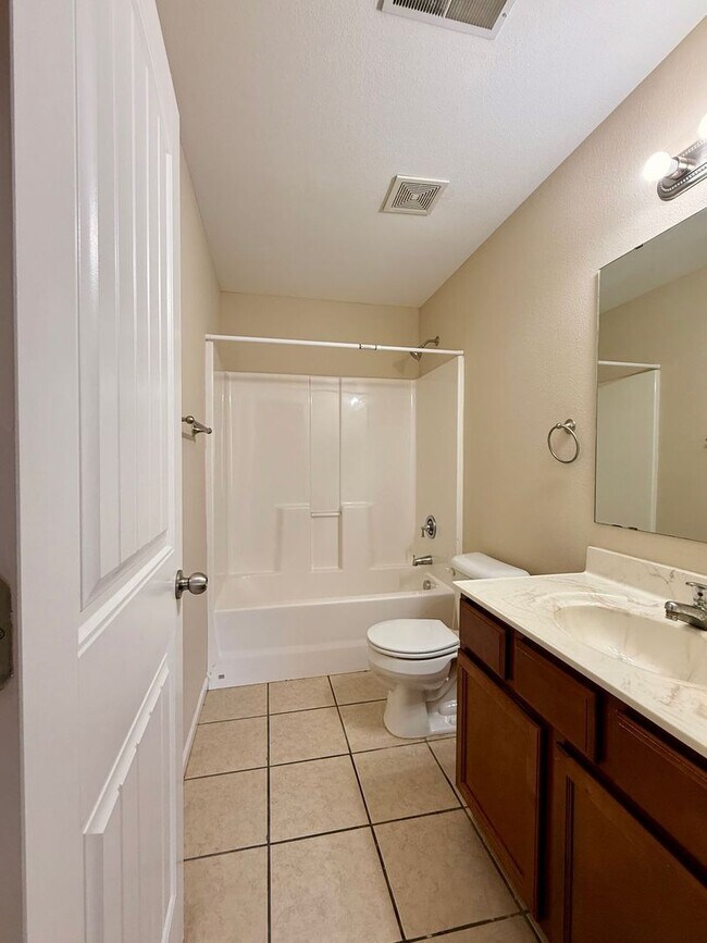 Building Photo - 1572-MF2-E4