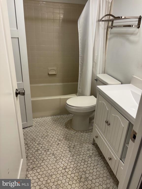 Building Photo - 44693 White Oak Ct