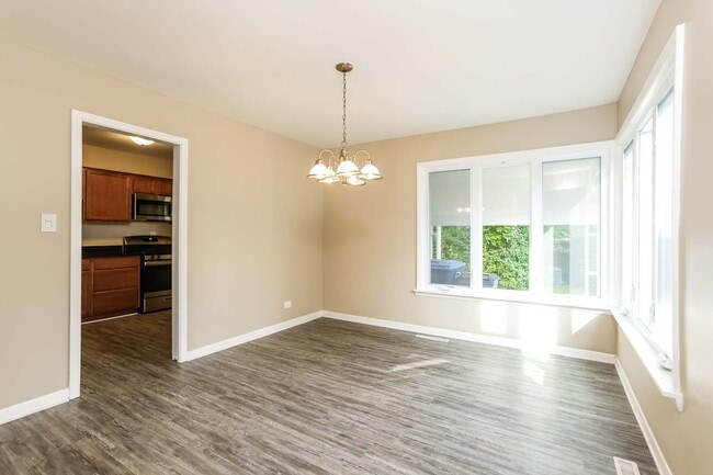 Building Photo - 1462 Deerfield Rd