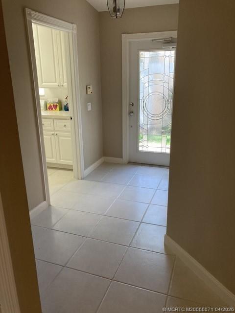 Building Photo - 8952 SE Retreat Dr