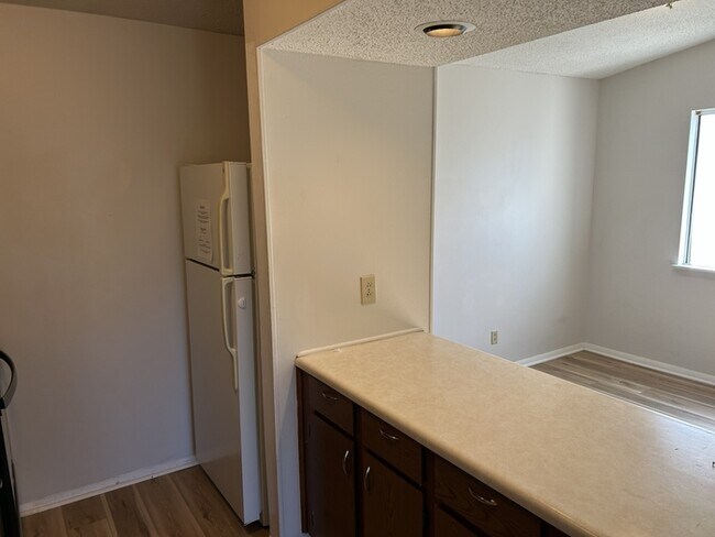 Building Photo - 3615 N Crestview Dr NW