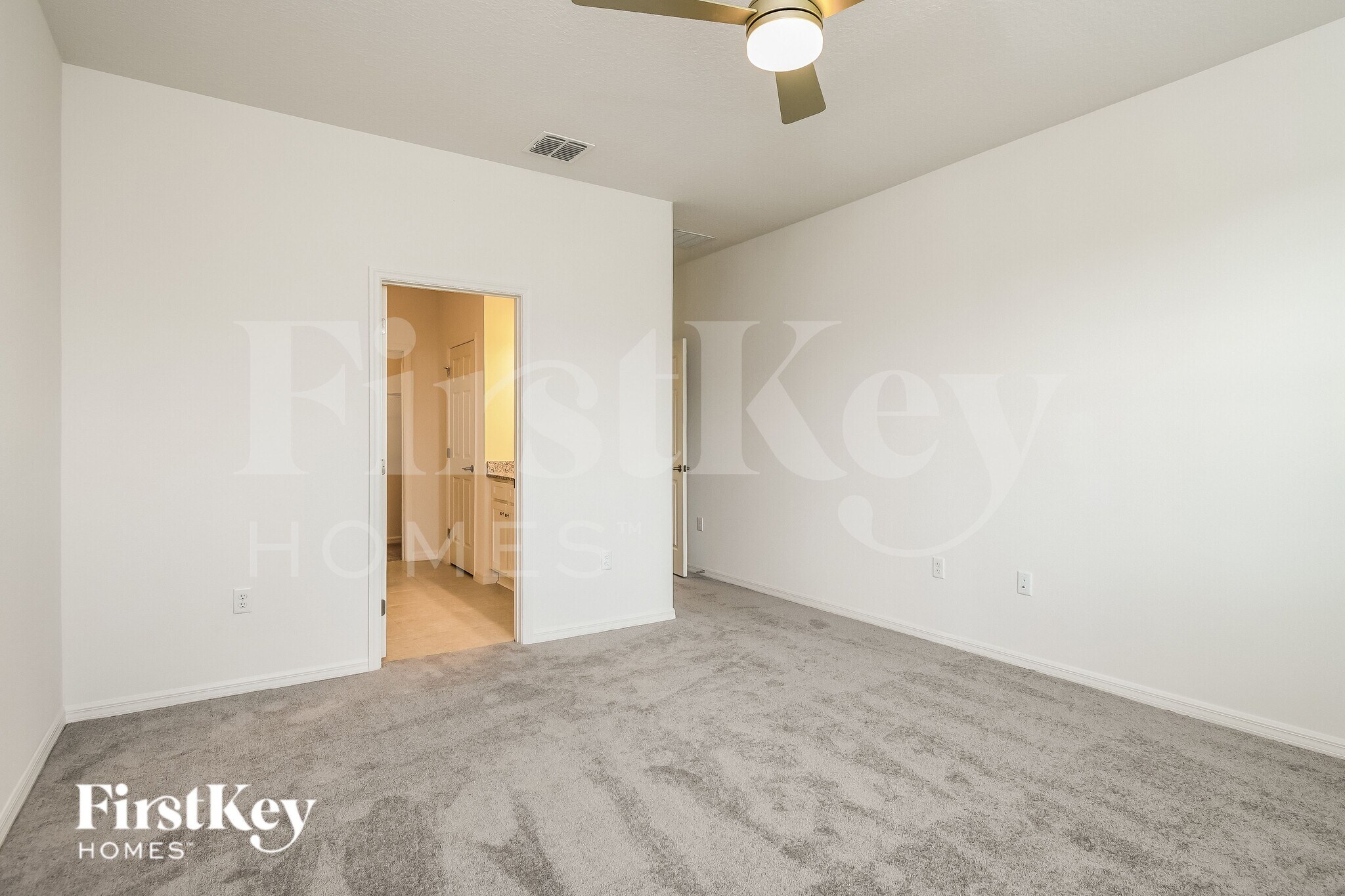 Building Photo - 1136 Spokane Pt