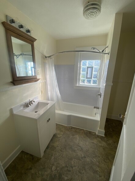 Building Photo - 108 Johnson St