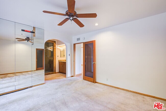 Building Photo - 15511 Woodcrest Dr