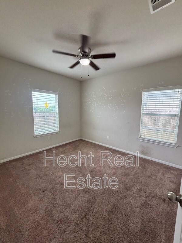 Building Photo - 342 Main St