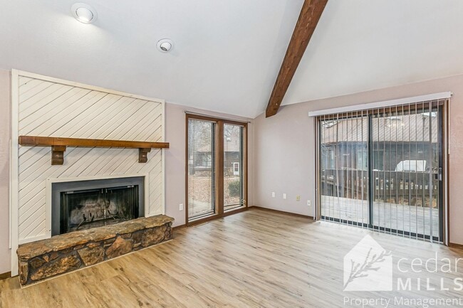 Building Photo - UPDATED 2 bedroom condo near Maize and Pawnee-Short Term Lease Option!