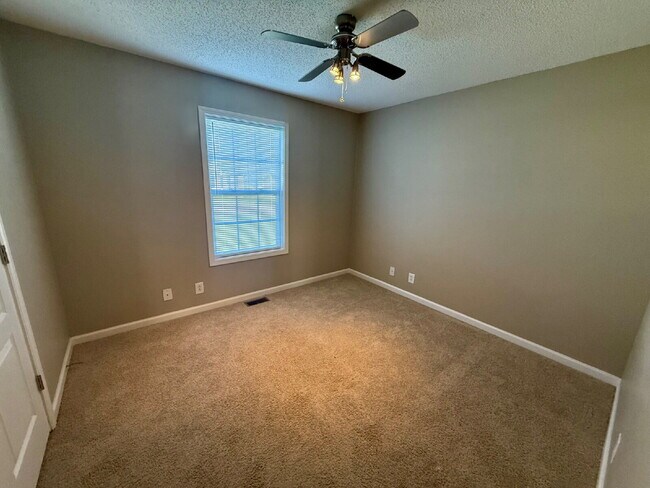 Building Photo - 409 Athena Dr