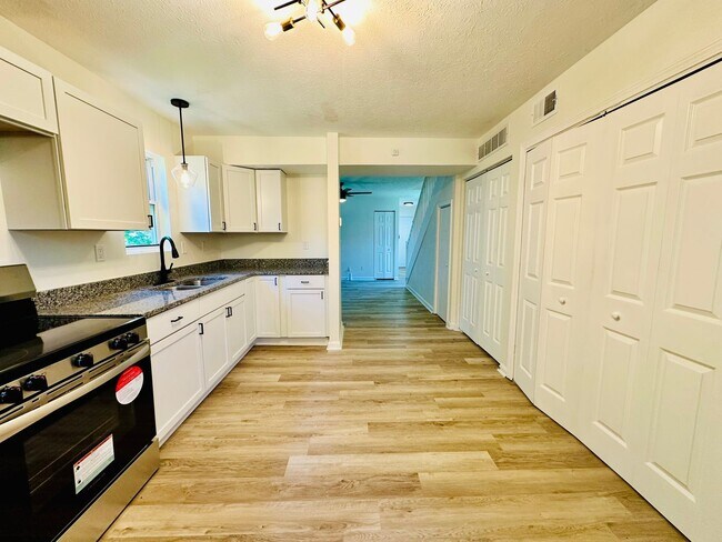 Building Photo - Completely renovated 3BR house in Shelby P...