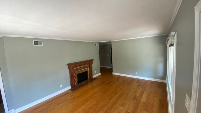 Building Photo - 2105 N Salisbury St