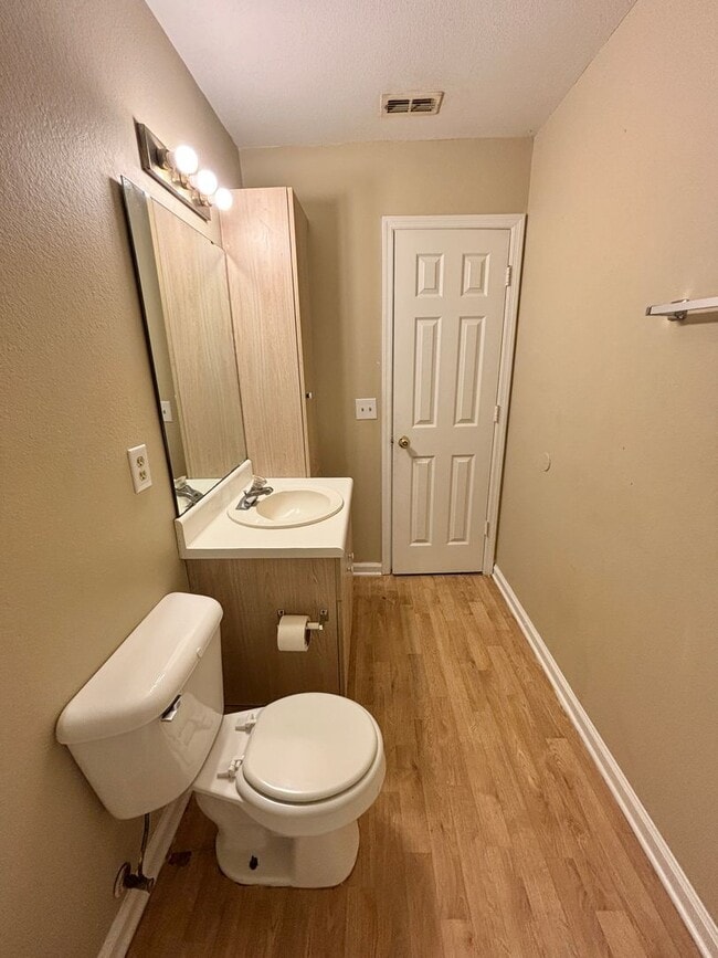 Building Photo - Modern 4BR/4BA Townhouse Near FAMU & North...