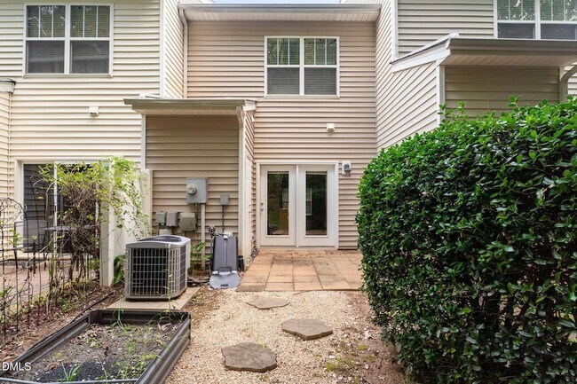 Building Photo - 8819 Orchard Grove Way