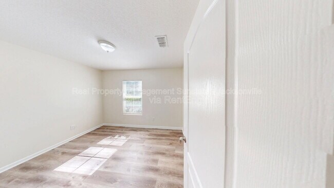 Building Photo - 630 Glendale Ln