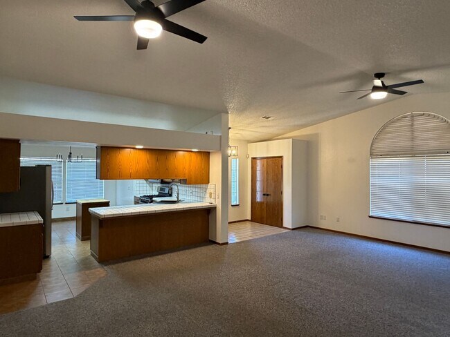 Building Photo - 5933 W Iris Ct