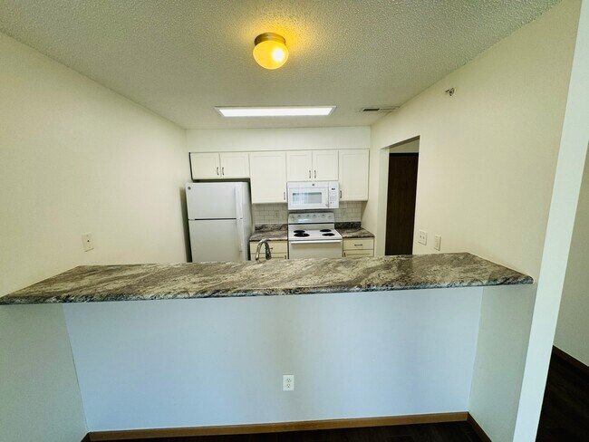 Building Photo - 245 Beaver Kreek Center