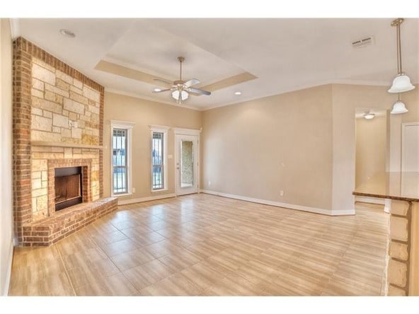 Building Photo - 2118 Yturria Dr