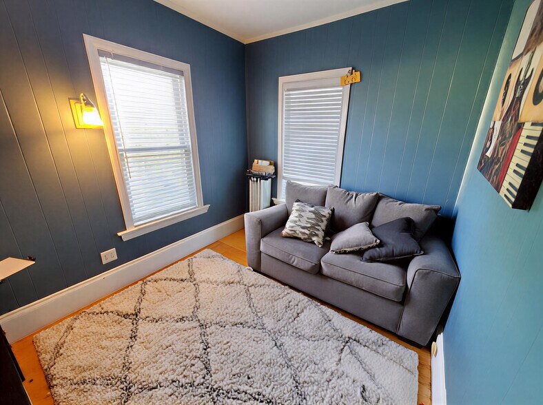 Building Photo - 93 Meridian St