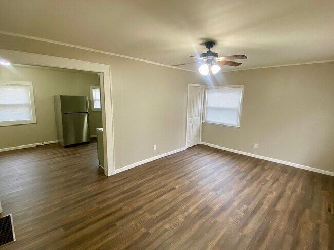 Building Photo - 1454 Pin Oak Dr