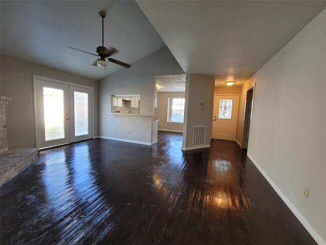Building Photo - 5543 Ambern Dr