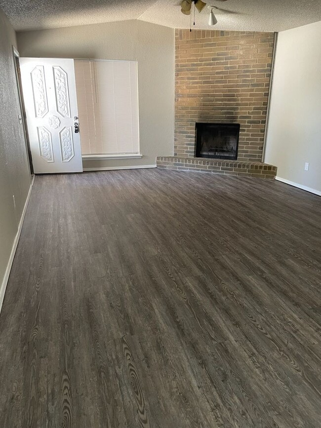 Building Photo - NEWLY REMODELED!!!