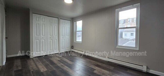 Building Photo - 733 Clay St