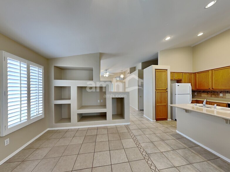 Building Photo - 7462 W Mohawk Ln