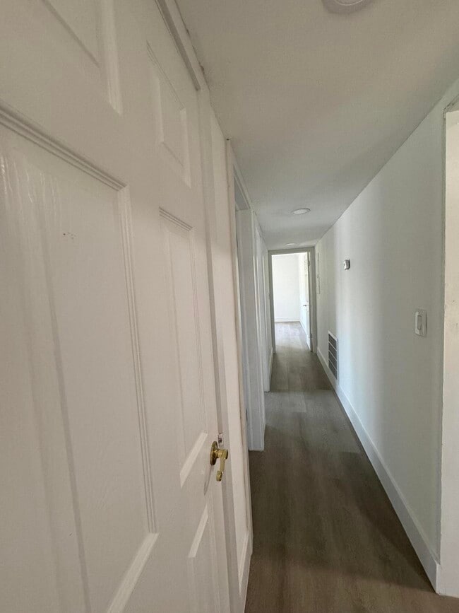 Building Photo - 330 Cypress Dr