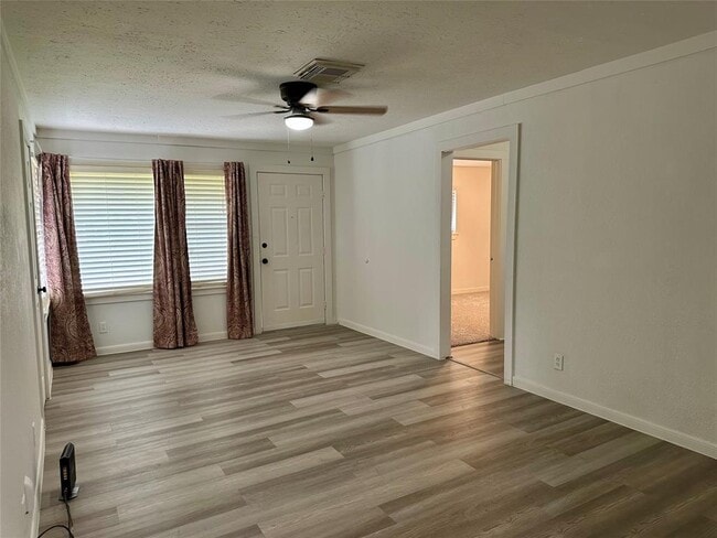 Building Photo - 530 Edgebrook Dr