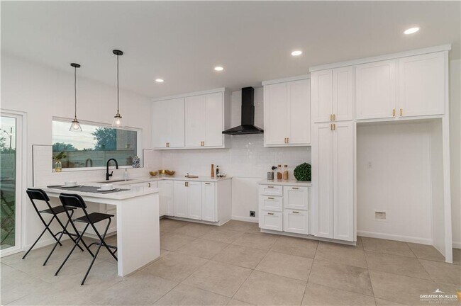 Building Photo - 18 Warbler Ave