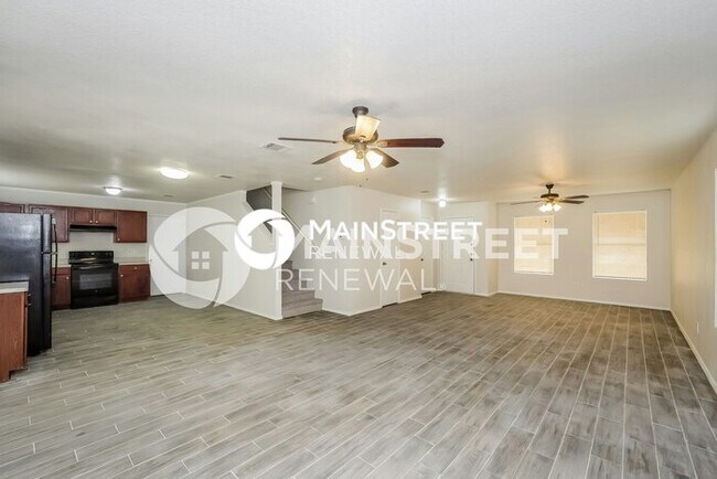 Building Photo - 4 Bedroom Pet-Friendly Home in Fort Worth, TX with Main Street Renewal