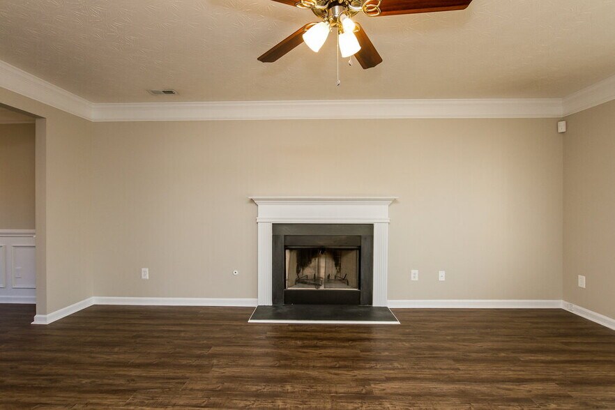 Building Photo - 7033 Tanners Creek Dr