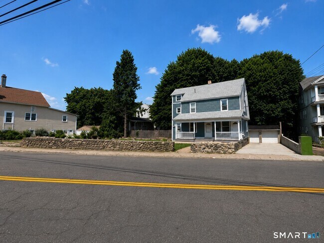 Building Photo - 893 Highland Ave