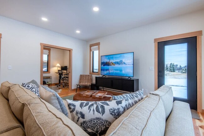 Building Photo - 3402 Alta Vista Dr