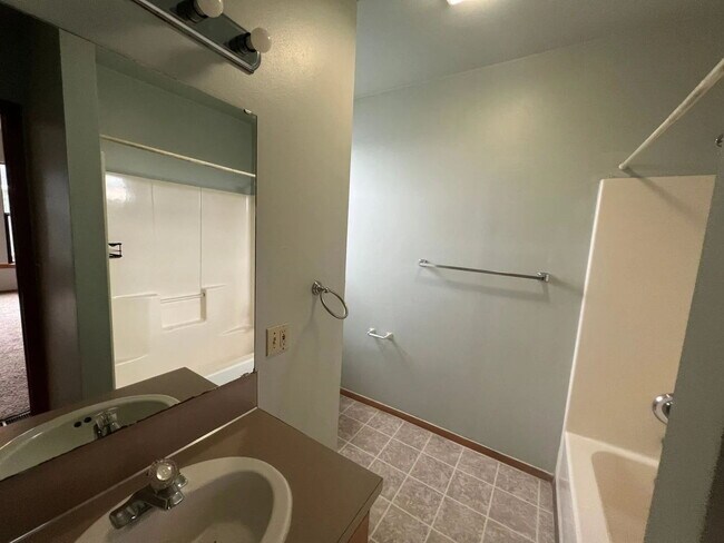 Building Photo - 1020 High St