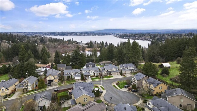 Building Photo - 4 Bd / 4.5 Ba Lake Stevens Home