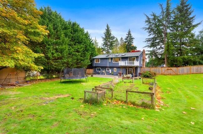 Building Photo - Newly Renovated Bothell Home Sitting on 1 Acre of Land!