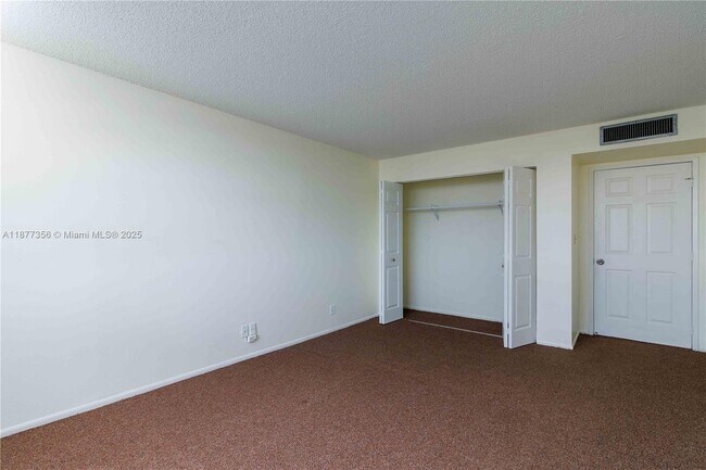 Building Photo - 6770 Indian Creek Dr