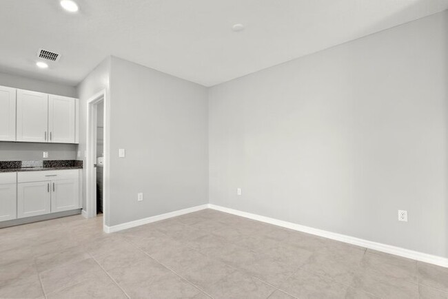 Building Photo - Come Rent this LIKE NEW Home in Lakeside w...