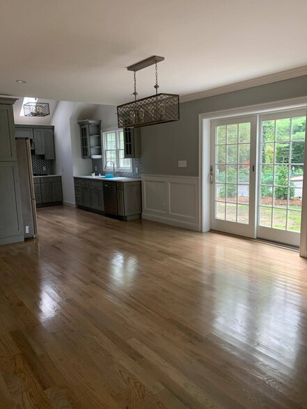 Dining - 300 Locust Ln