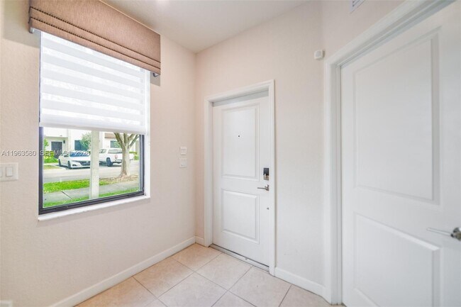 Building Photo - 20814 NE 5th Ct