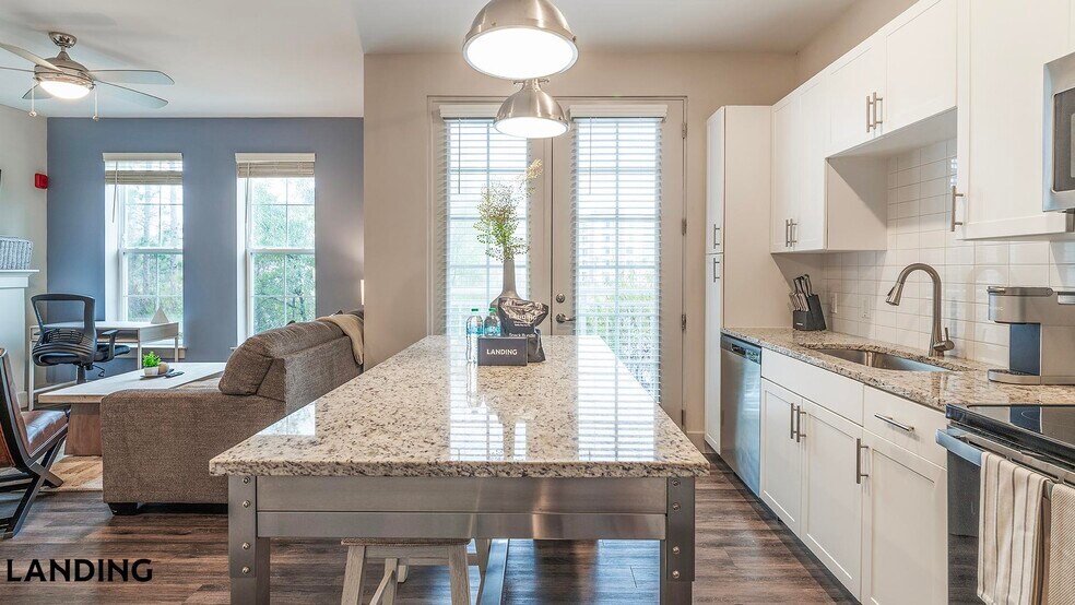 Building Photo - 5885 Lakehurst Dr