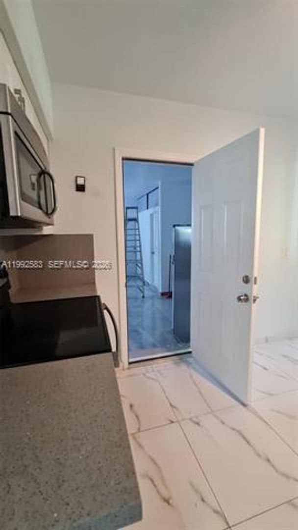 Building Photo - 6130 SW 64th Ave