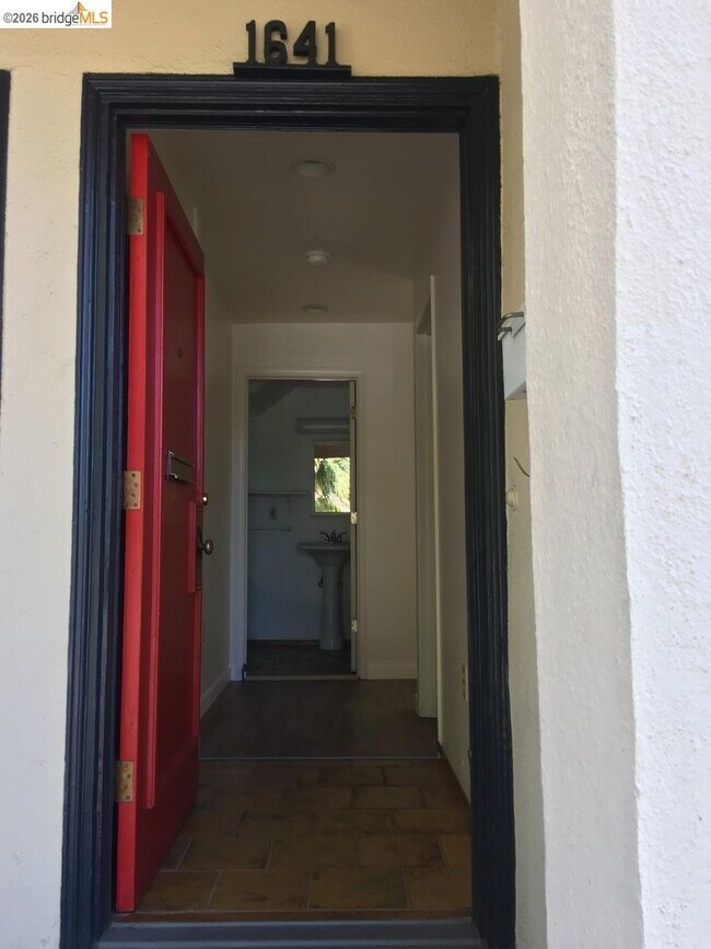 Building Photo - 1641 Walnut St