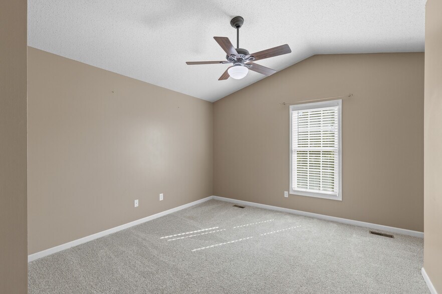 Building Photo - 576 Donna Marie Dr