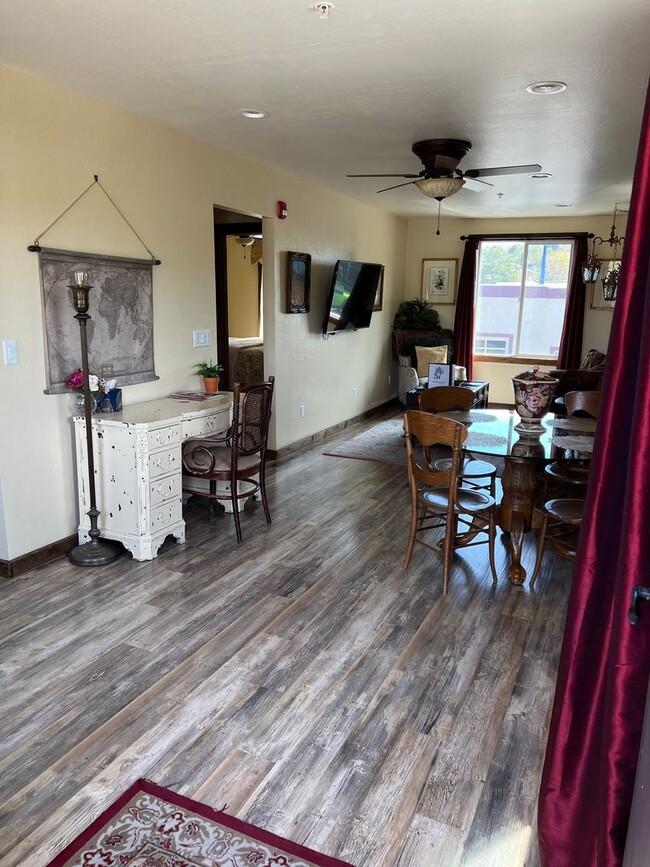 Primary Photo - Golden Nugget Apartment