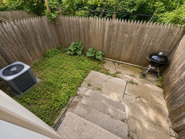 Building Photo - 4240 W Girard Ave